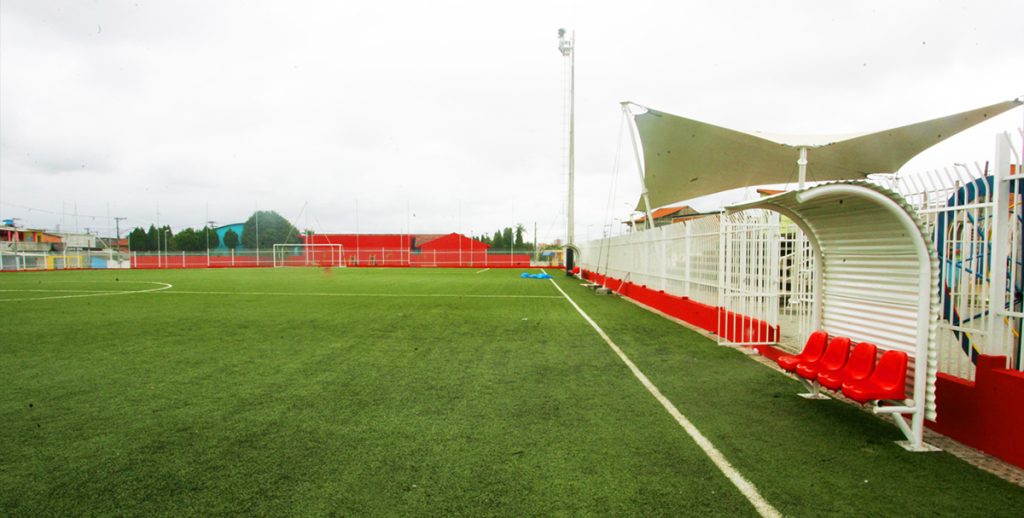 Campo de Futebol, em medidas oficiais, Arquibancadas, Cobertura, e Iluminação do Campo • Rua Maria Rovai x Rua Brasil Calmon Viana - Poá – SP